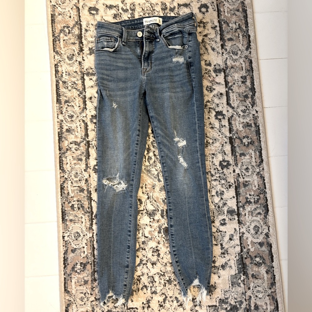 Abercrombie and Fitch mid rise super skinny ankle jeans 24/00s